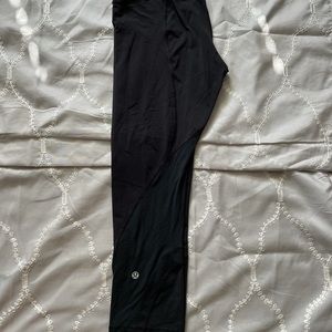 LULULEMON cropped leggings, size 6